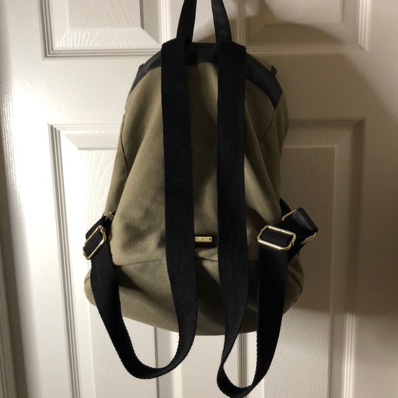 Backpack - Picture 3 of 5